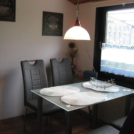 Detached, Wooden Bungalow, In A Wooded Area ברנבורג